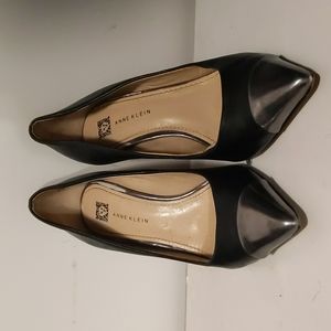 Anne Klein size 7 heel